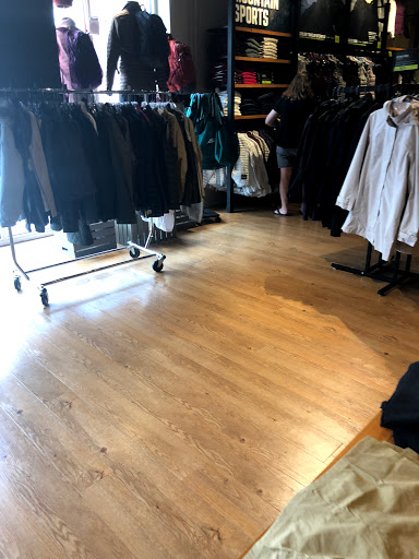 Clothing Store «Eddie Bauer Outlet», reviews and photos, 18501 Outlet Blvd #300, Chesterfield, MO 63005, USA