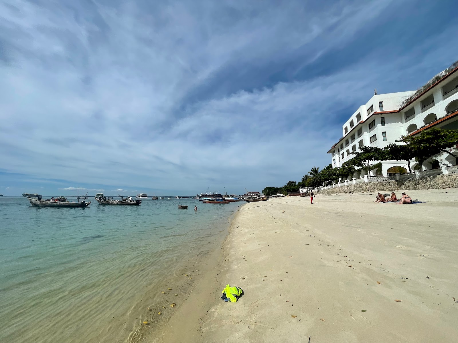 Fotografija Shangani Public Beach z svetel fin pesek površino