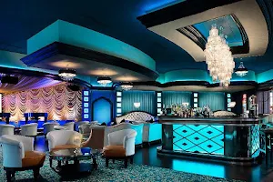 Turquoise Tiger at Turning Stone Resort Casino image