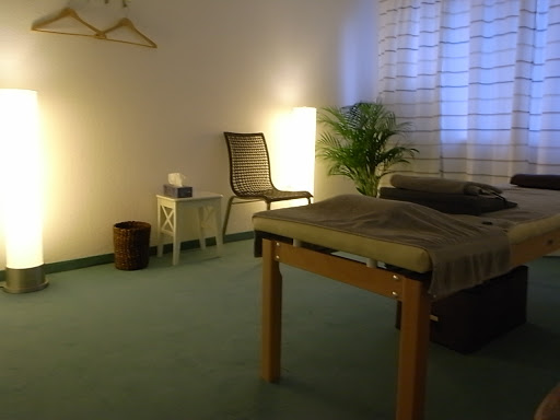 Shiatsu Massage Studio AQUA PLUS