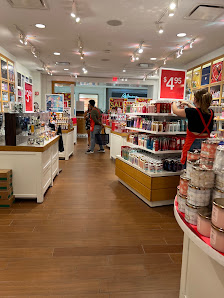 Bath & Body Works 1200 St. Laurent Blvd, Ottawa, ON K1K 3B8, Canada