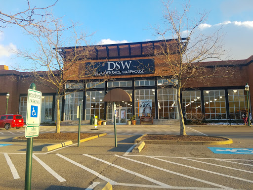 Shoe Store «DSW Designer Shoe Warehouse», reviews and photos, 520 E Waterfront Dr, Homestead, PA 15120, USA