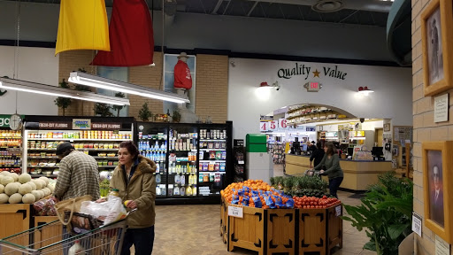Grocery Store «Piggly Wiggly», reviews and photos, 100 E Geneva Square, Lake Geneva, WI 53147, USA