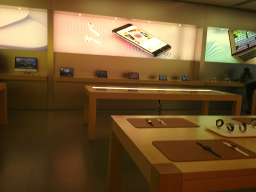 Computer Store «Apple Brandon», reviews and photos, 459 Brandon Town Center Dr, Brandon, FL 33511, USA