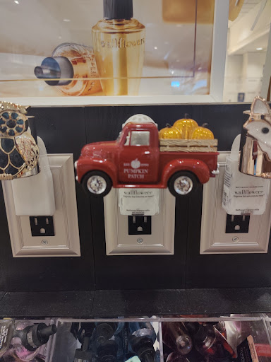 Beauty Supply Store «Bath & Body Works», reviews and photos, 26297 Hoover Rd, Warren, MI 48089, USA