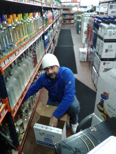Liquor Store «Liquor Warehouse Syracuse», reviews and photos, 814 N State St, Syracuse, NY 13208, USA