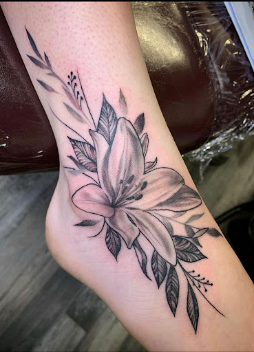 Explore full hand tattoo ideas, creative tattoo ideas in Transfer, available at Studio Antherium Tattoo