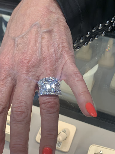 Jewelry Store «Lake Street Diamond Co», reviews and photos, 106 Lake St S, Kirkland, WA 98033, USA