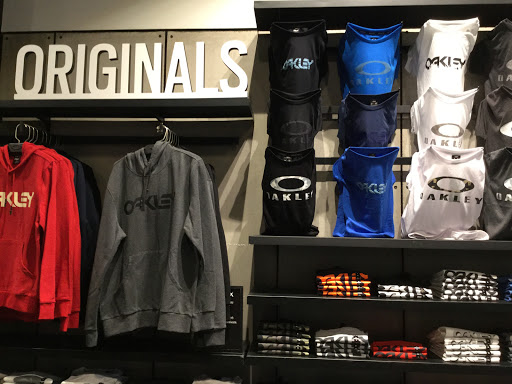 Sunglasses Store «Oakley Store», reviews and photos, 654 Spectrum Center Dr, Irvine, CA 92618, USA