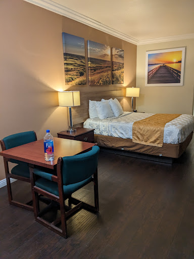Days Inn & Suites by Wyndham South Gate image