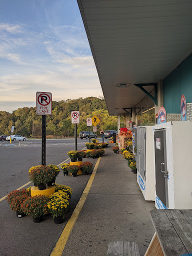 Supermarket «Giant Eagle Supermarket», reviews and photos, 602 E 2nd St, Oil City, PA 16301, USA