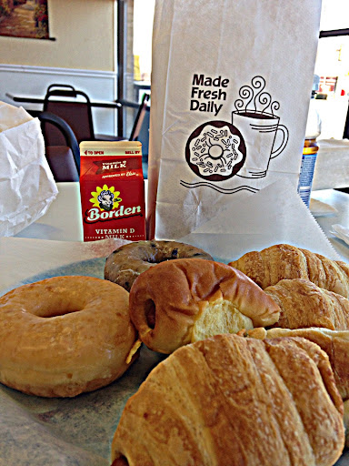 Donut Shop «Donut Palace», reviews and photos, 106 N Cedar Ridge Dr, Duncanville, TX 75116, USA