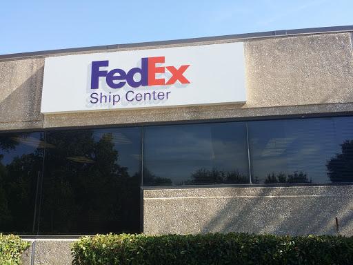 Shipping and Mailing Service «FedEx Ship Center», reviews and photos, 2802 Osler Dr, Grand Prairie, TX 75051, USA