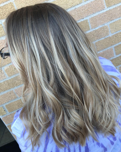 Beauty Salon «Hollywood Blonde Salon», reviews and photos, 140 N Kingshighway St, St Charles, MO 63301, USA