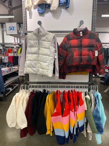 Clothing Store «Old Navy», reviews and photos, 13915 20th Ave, College Point, NY 11356, USA