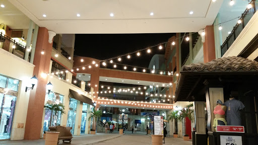 Movie Theater «AMC Sunset Place 24», reviews and photos, 5701 Sunset Dr #300, South Miami, FL 33143, USA