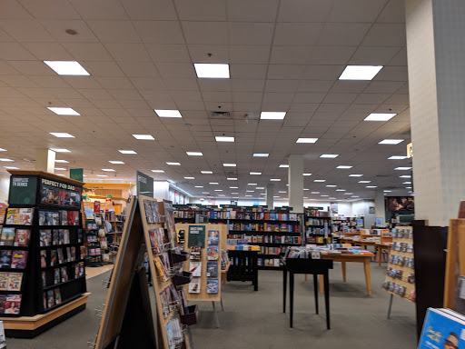 Book Store «Barnes & Noble», reviews and photos, 631 E Boughton Rd, Bolingbrook, IL 60440, USA