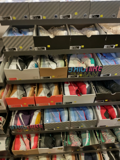 Clothing Store «Nike Factory Store», reviews and photos, 243 Tanger Dr Suite 243, Williamsburg, IA 52361, USA