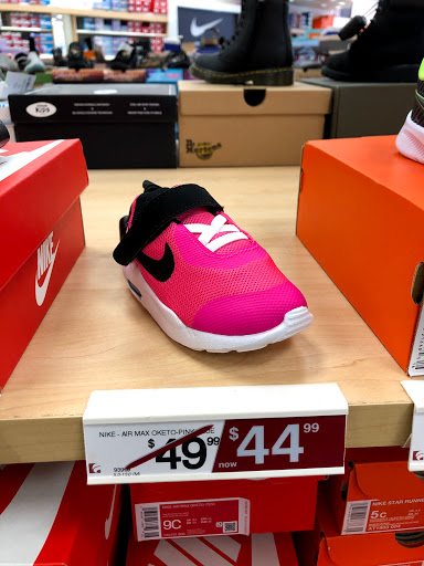 Shoe Store «Famous Footwear», reviews and photos, 835 E Baltimore Pike, Kennett Square, PA 19348, USA