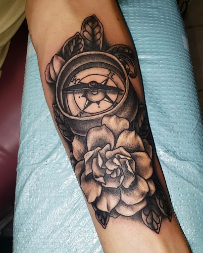 Tattoo Shop «La Rue Tattoo Inc.», reviews and photos, 351 N Central Ave, Umatilla, FL 32784, USA