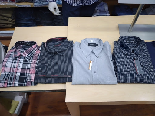 Stores to buy men's polo shirts Caracas