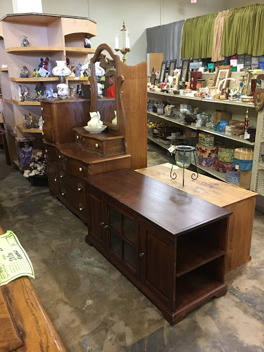 Thrift Store «Simply Thrift and Gift», reviews and photos, 6719 Q St, Sacramento, CA 95819, USA