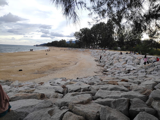 Teluk Lipat Beach