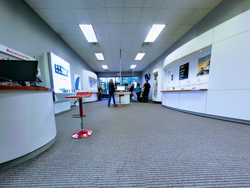 Cell Phone Store «Verizon», reviews and photos, 1693 W Algonquin Rd, Rolling Meadows, IL 60008, USA