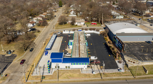 Blue Iguana Car Wash en Springfield