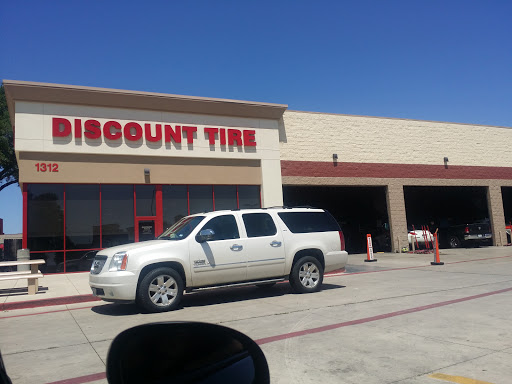 Tire Shop «Discount Tire Store - New Braunfels, TX», reviews and photos, 1312 Interstate 35 Frontage Rd, New Braunfels, TX 78130, USA