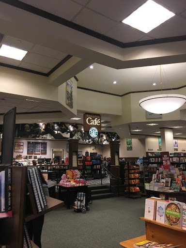 Book Store «Barnes & Noble Booksellers Valencia», reviews and photos, 23630 Valencia Blvd, Santa Clarita, CA 91355, USA