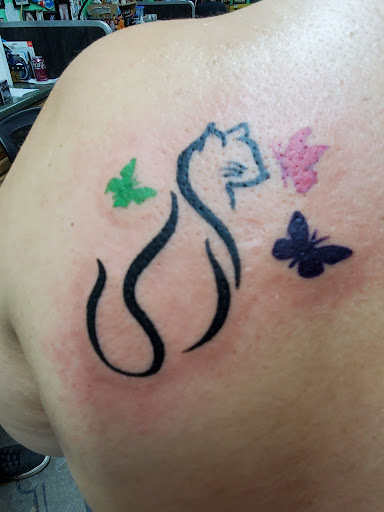 Tattoo Shop «Rock-A-Billy Tattoo & Piercing Studio», reviews and photos, 4576 N University Dr, Lauderhill, FL 33351, USA