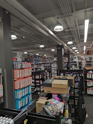 Shoe Store «DSW Designer Shoe Warehouse», reviews and photos, 2500 Central Park Ave, Yonkers, NY 10710, USA