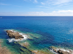 Calanque Plage'in fotoğrafı dağlarla çevrili