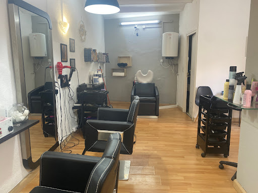 Hair by nAv Peluquería en Olot, Girona