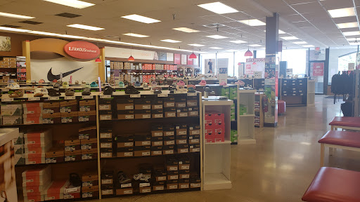 Shoe Store «Famous Footwear», reviews and photos, 124 Danada Square W, Wheaton, IL 60189, USA