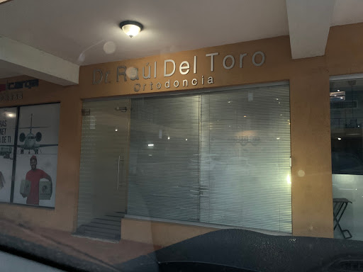 Dr. Raul Del Toro Ortodoncia