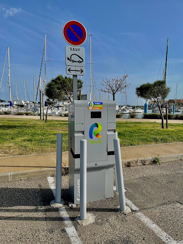 Borne de recharge de véhicules électriques RÉVÉO Charging Station Vendres