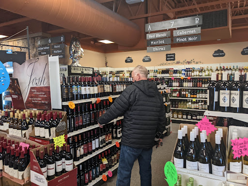 Liquor Store «Village Liquor», reviews and photos, 16731 E Hwy 13, Prior Lake, MN 55372, USA
