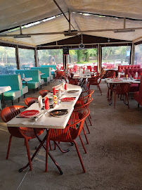 Atmosphère du Restaurant la Guinguette à Saint-Maurice-sur-Eygues - n°2