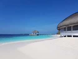 Hirundhoo Island Beach'in fotoğrafı geniş bir kıyı şeridi ile birlikte