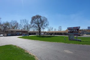 Del-Mae Motel image