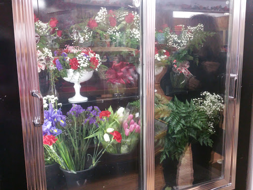 Grocery Store «River country store (live bait sold here )», reviews and photos, 2142 Mission Rd, Harpers Ferry, WV 25425, USA