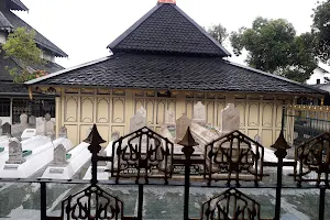 Tomb of Raden Patah image
