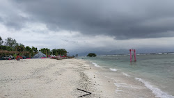 Pink Coco Beach'in fotoğrafı uçurumlarla desteklenmiş