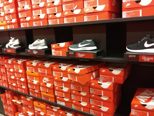 Clothing Store «Nike Factory Store», reviews and photos, 1101 Outlet Collection Way, Auburn, WA 98001, USA
