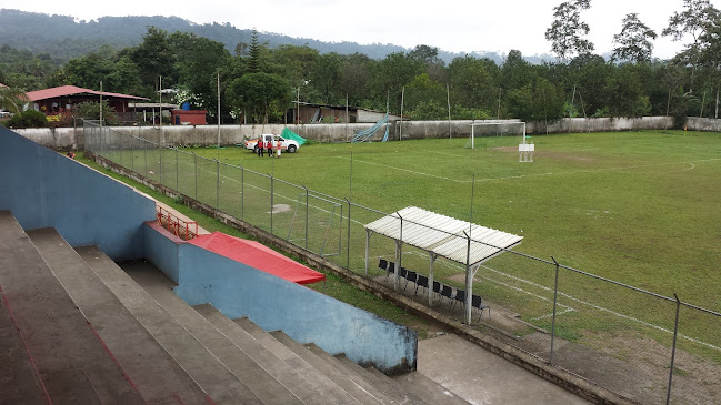 Opiniones de Estadio De Liga Deportiva Cantonal Puerto Quito en Puerto Quito - Campo de fútbol