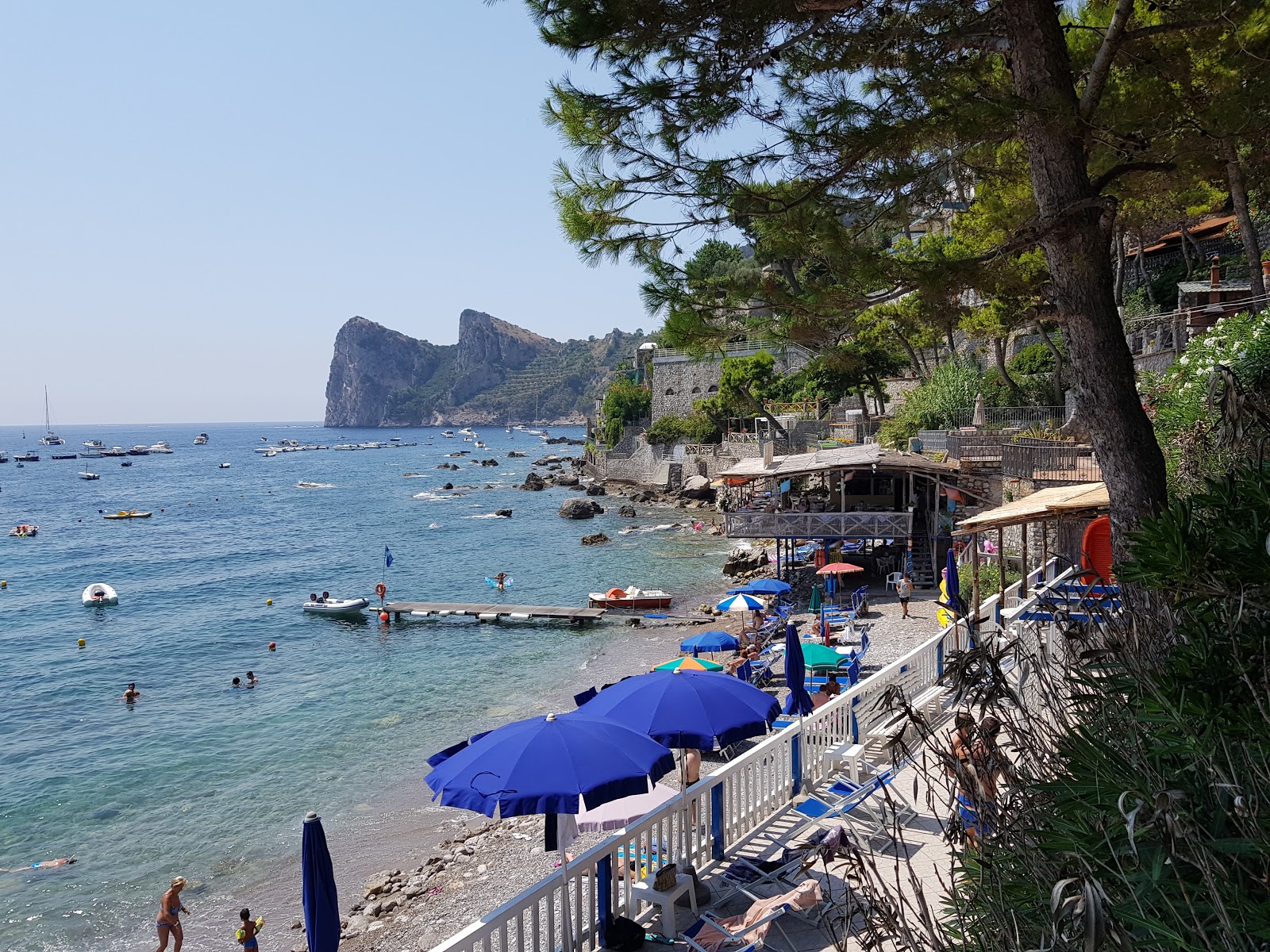 Foto von Spiaggia dei Tedeschi mit etwas sauber Sauberkeitsgrad