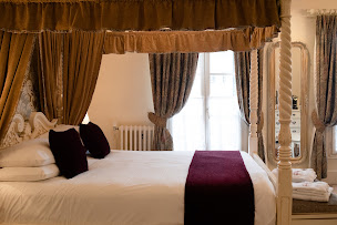 Photo n°13 de Hôtel de France - Logis à La Chartre-sur-le-Loir ()