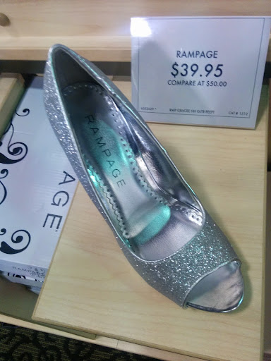 Shoe Store «DSW Designer Shoe Warehouse», reviews and photos, 4619 E 82nd St, Castleton, IN 46250, USA